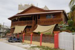 Belize-Sunshine-Bar-and-Grill-San-Pedro18