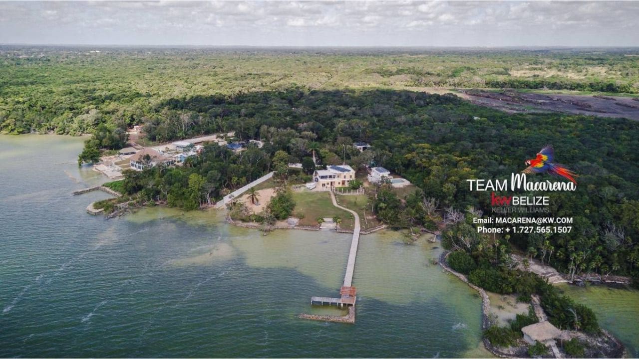 Exclusive-Waterfront-Estate-in-Consejo3