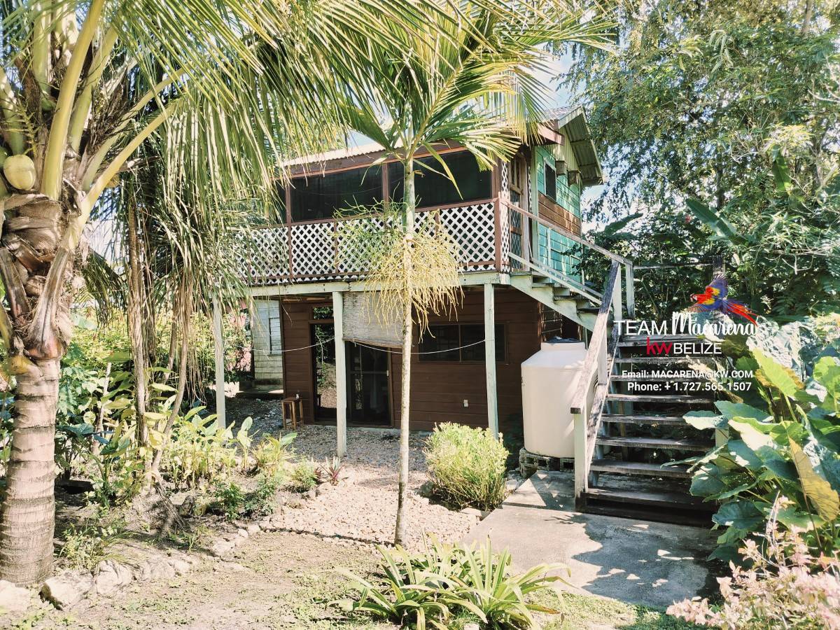 Charming Two Storey Home San Igancio6