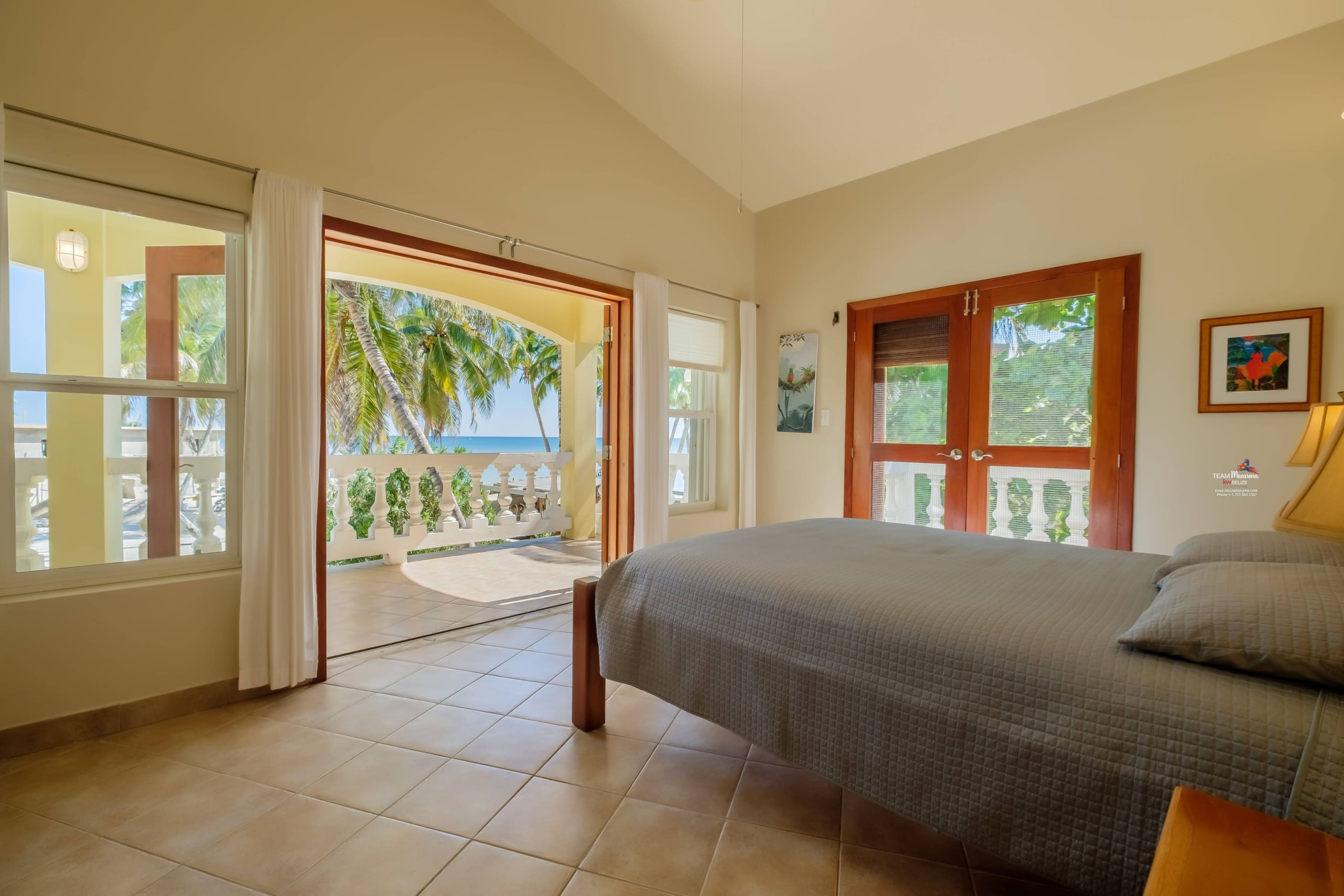 Optimized by JPEGmini 3.18.9.220874607-AV 0xadd7aa49 Beachfront Concrete Home in San Pedro, Belize