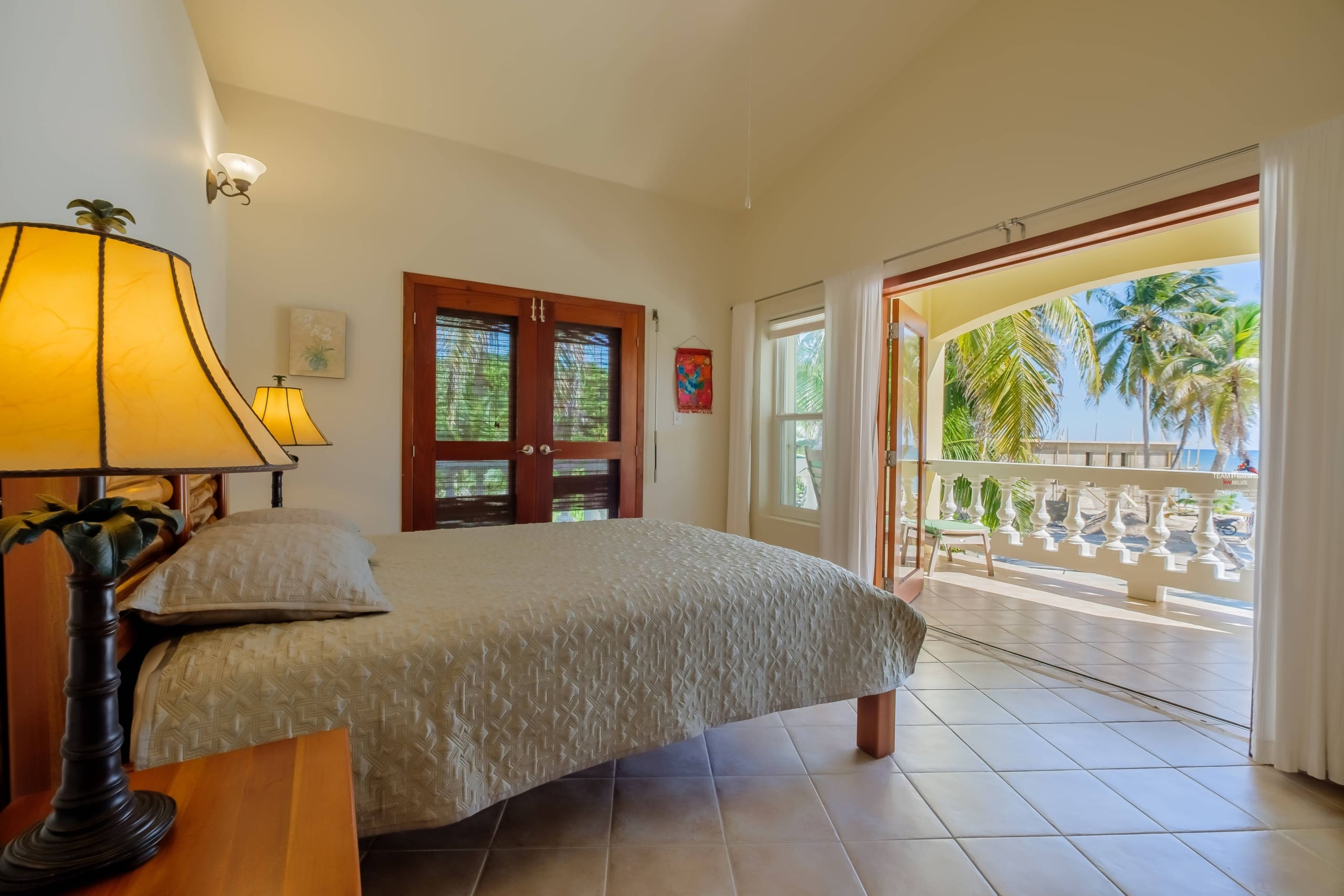 Optimized by JPEGmini 3.18.9.220874607-AV 0x7ac577b4 Beachfront Concrete Home in San Pedro, Belize