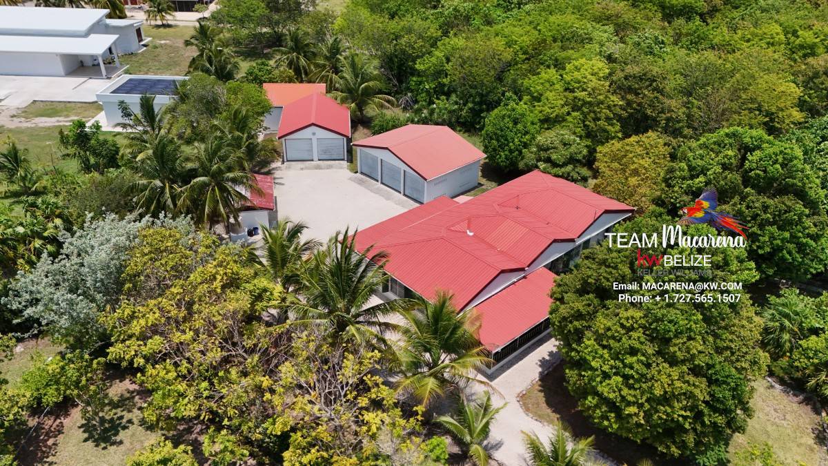 Golf-Course Living by the Bay in Corozal