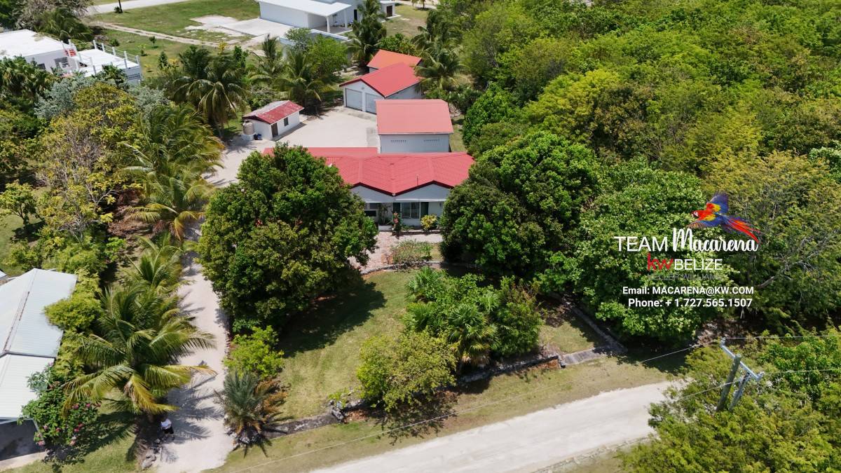 Golf-Course Living by the Bay in Corozal