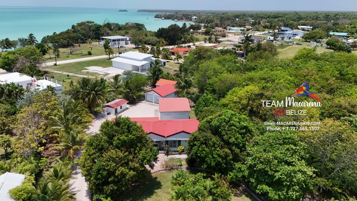 Golf-Course Living by the Bay in Corozal
