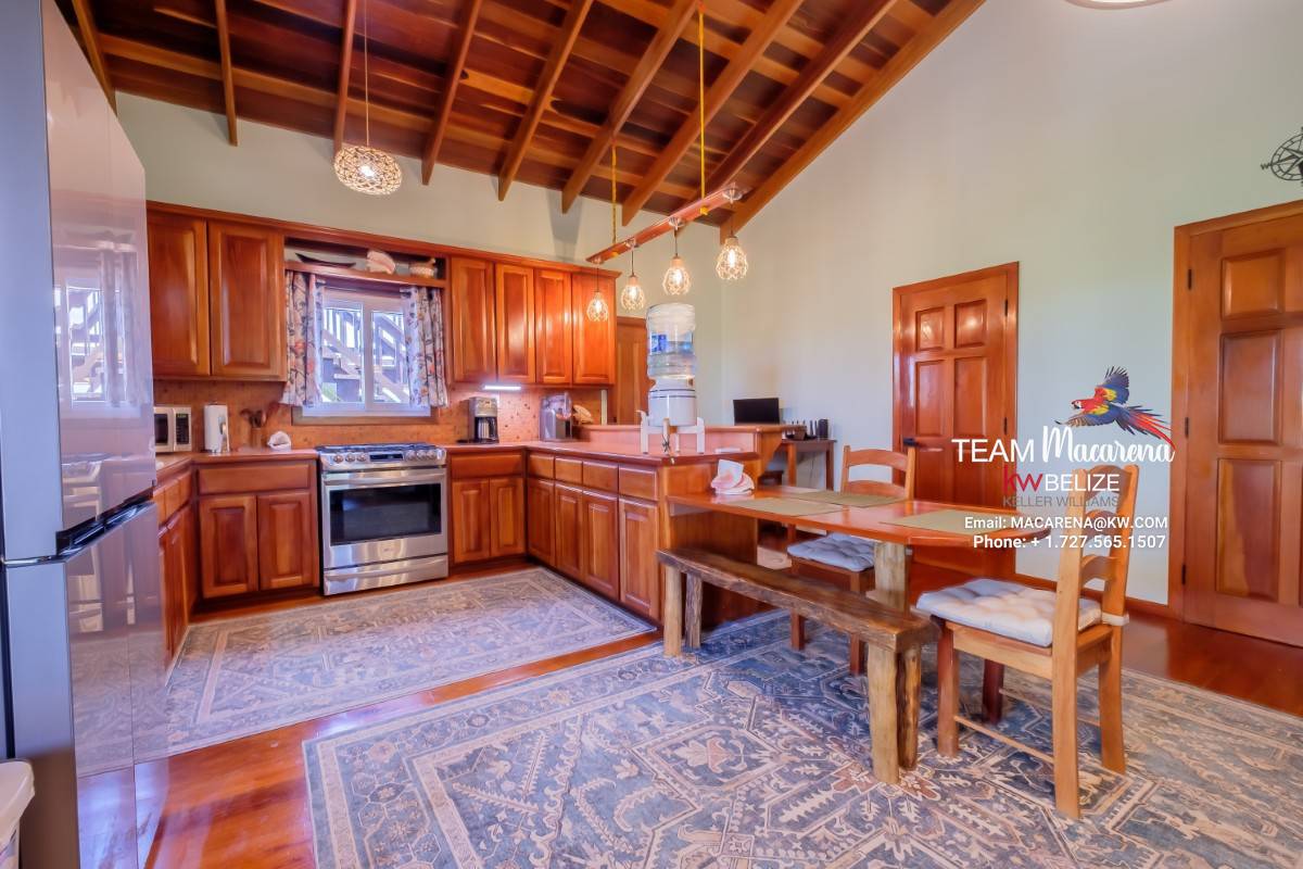 Optimized by JPEGmini 3.18.9.220874607-AV 0xbfeaded0 Gran Casa Naranja – Fully Furnished Custom-Built Home