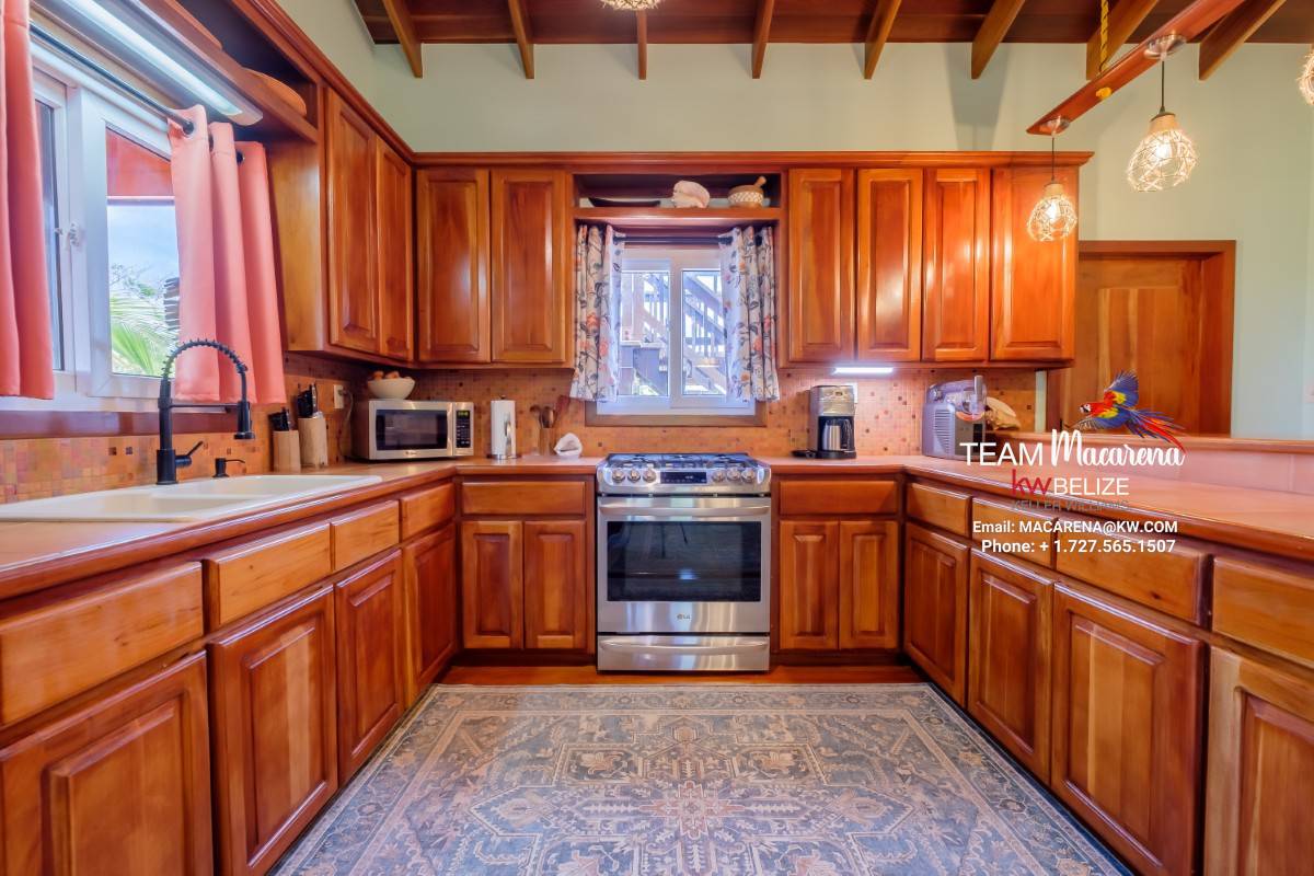 Optimized by JPEGmini 3.18.9.220874607-AV 0xa2120b16 Gran Casa Naranja – Fully Furnished Custom-Built Home