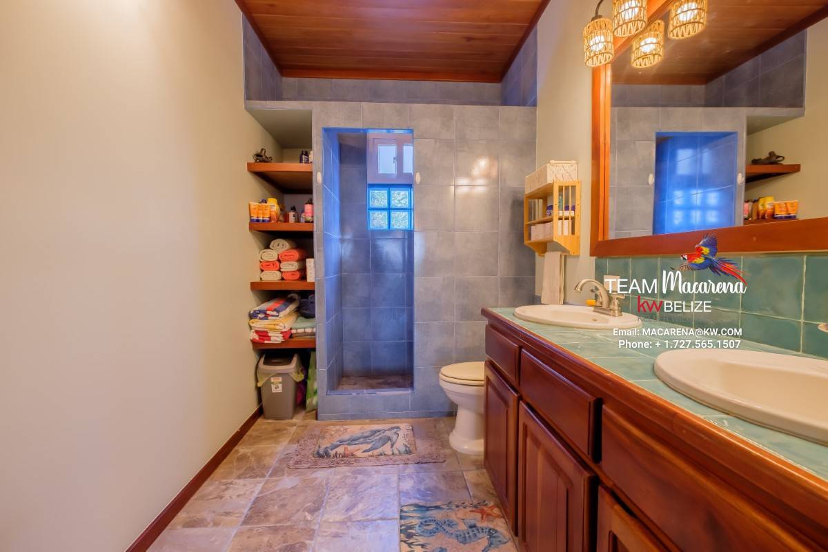 Optimized by JPEGmini 3.18.9.220874607-AV 0xbfeaded0 Gran Casa Naranja – Fully Furnished Custom-Built Home